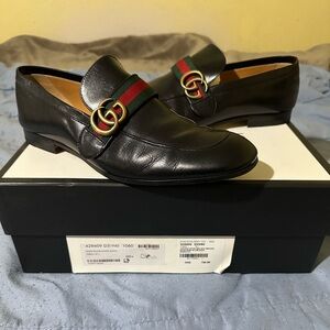 Gucci Black Leather Loafers with Red and Green Stripe